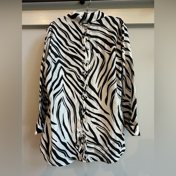Ali Miles size Small zebra print button up in front lace up back long sl… - Picture 2 of 6